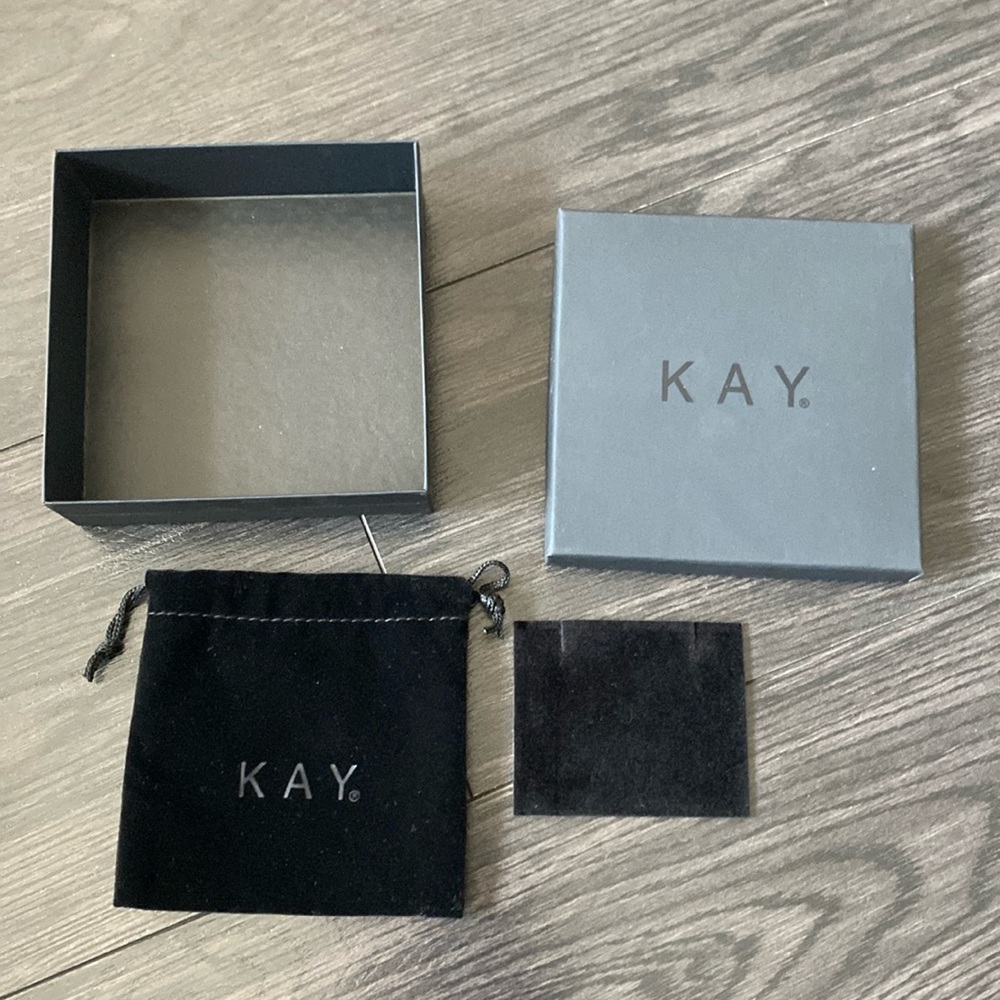 KAY necklace storage box